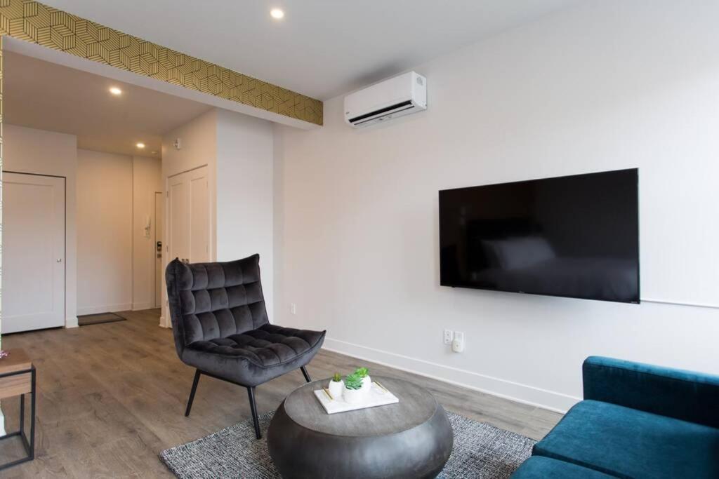 Live Like A Local In This Superb Loft By Den Stays مونتريال المظهر الخارجي الصورة